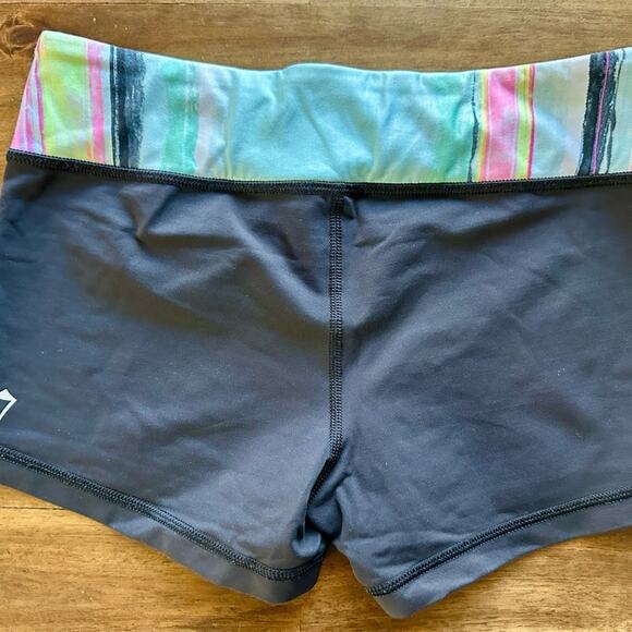 Ivivva by Lululemon Black Blue Mixed Print Rythmic Shorts Athleisure Sporty 12 - Picture 3 of 4